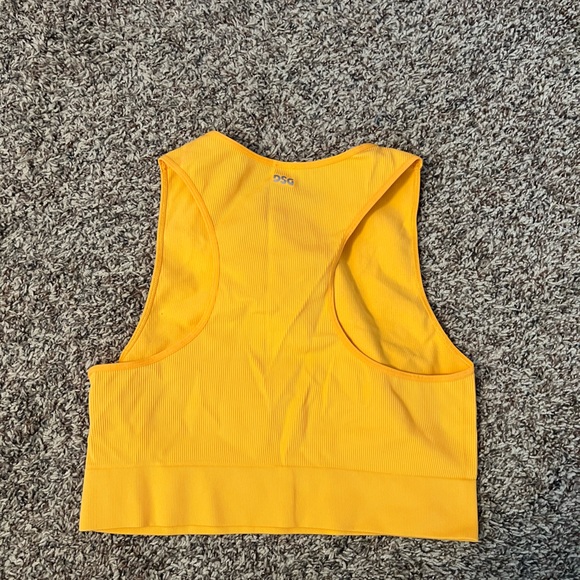 Workout top - Picture 2 of 2